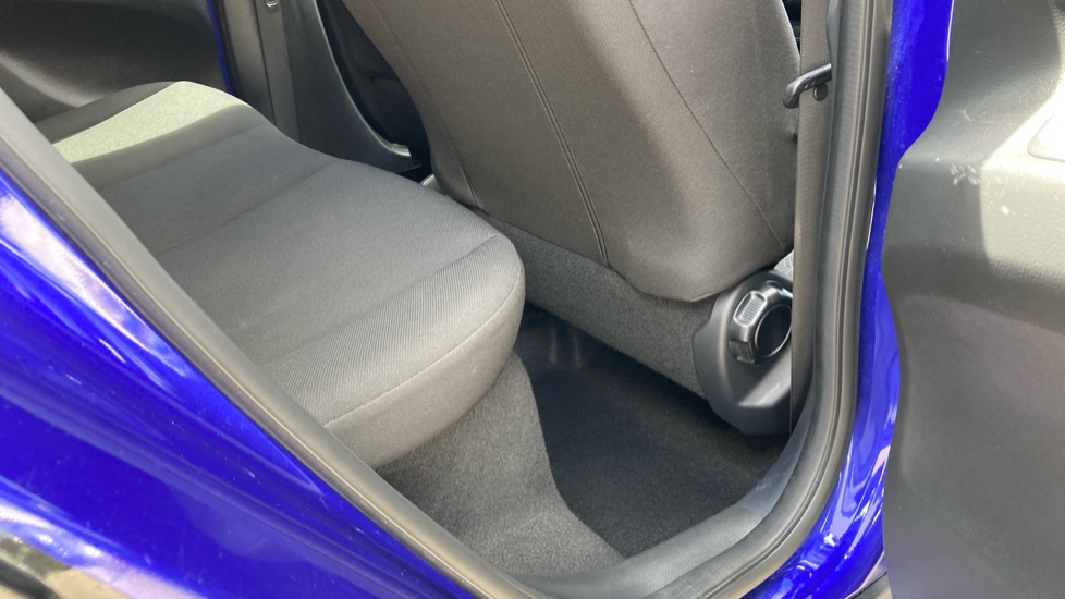Toyota Aygo X 1.0 VVT-i Edge 5dr Petrol Hatchback - Image 8