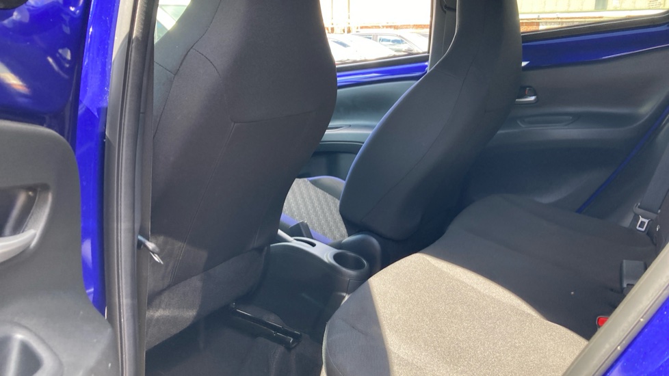 Toyota Aygo X 1.0 VVT-i Edge 5dr Petrol Hatchback - Image 15