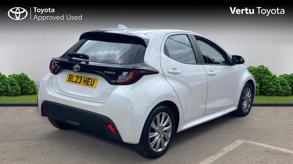 Toyota Yaris 1.5 Hybrid Icon 5dr CVT Hybrid Hatchback - Image 2