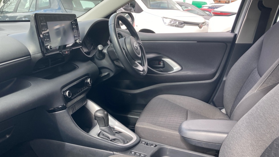 Toyota Yaris 1.5 Hybrid Icon 5dr CVT Hybrid Hatchback - Image 5