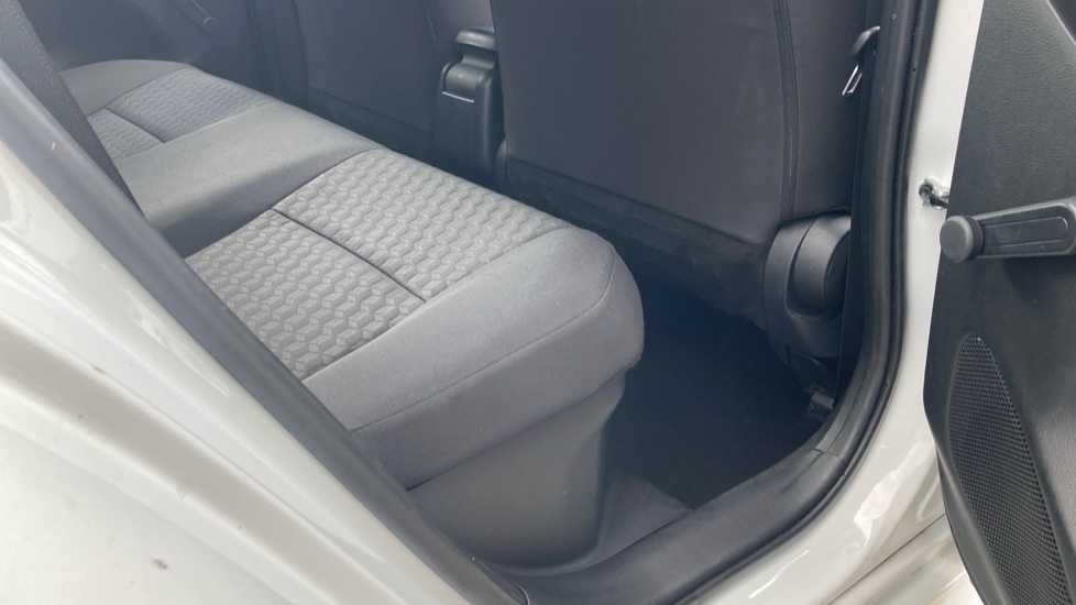 Toyota Yaris 1.5 Hybrid Icon 5dr CVT Hybrid Hatchback - Image 8