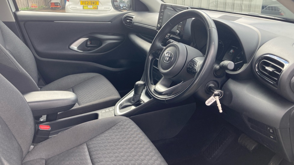 Toyota Yaris 1.5 Hybrid Icon 5dr CVT Hybrid Hatchback - Image 12