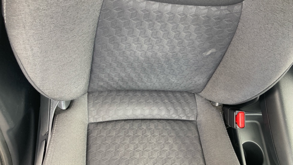 Toyota Yaris 1.5 Hybrid Icon 5dr CVT Hybrid Hatchback - Image 14