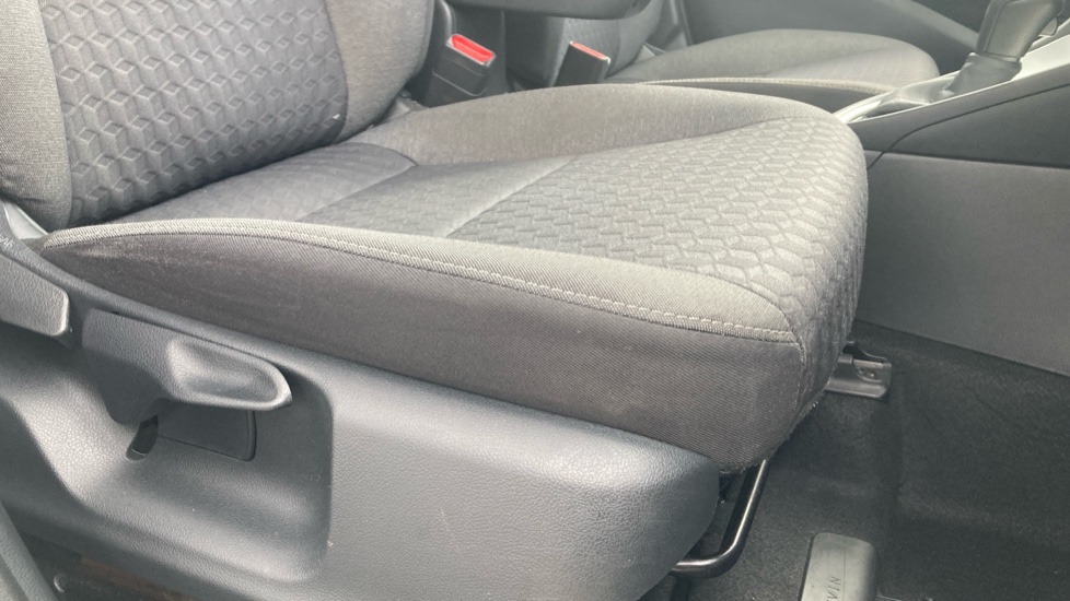 Toyota Yaris 1.5 Hybrid Icon 5dr CVT Hybrid Hatchback - Image 17
