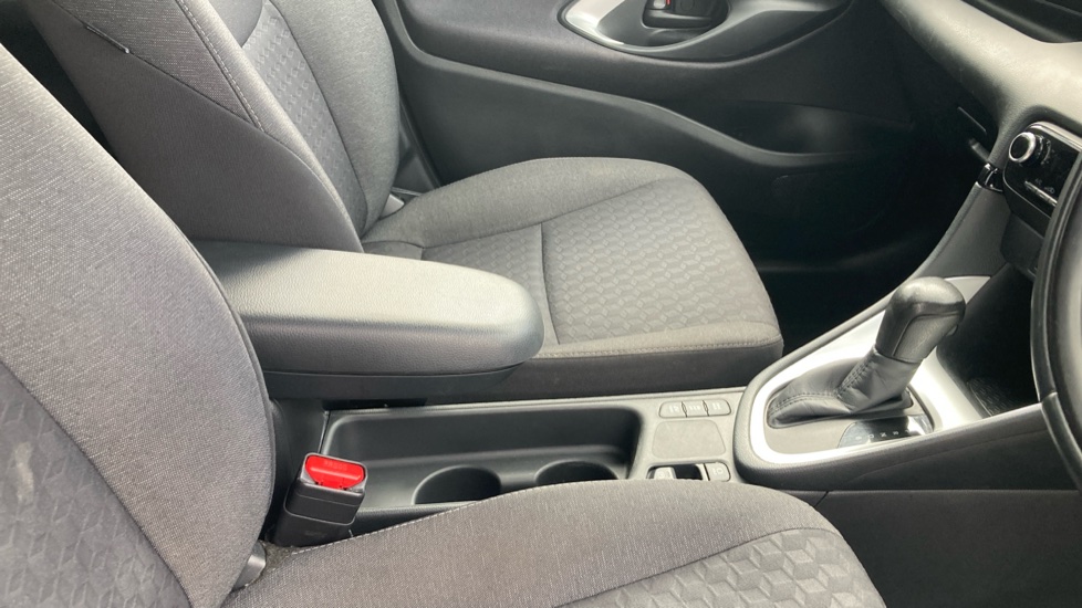 Toyota Yaris 1.5 Hybrid Icon 5dr CVT Hybrid Hatchback - Image 18