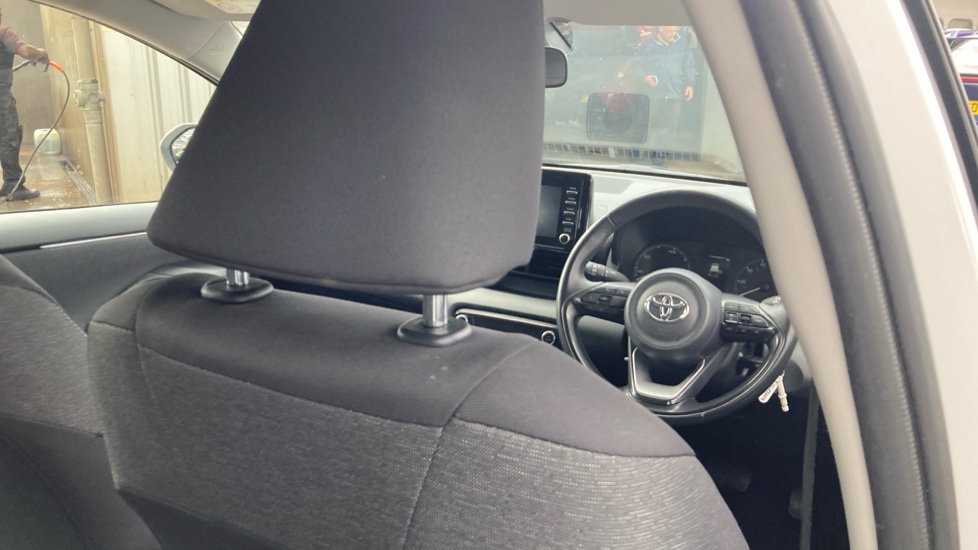 Toyota Yaris 1.5 Hybrid Icon 5dr CVT Hybrid Hatchback - Image 19