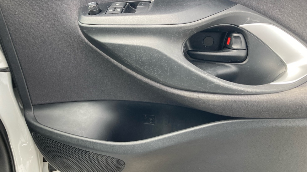 Toyota Yaris 1.5 Hybrid Icon 5dr CVT Hybrid Hatchback - Image 20
