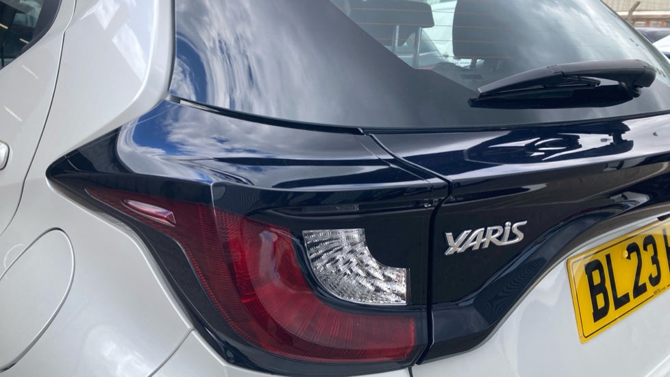 Toyota Yaris 1.5 Hybrid Icon 5dr CVT Hybrid Hatchback - Image 21