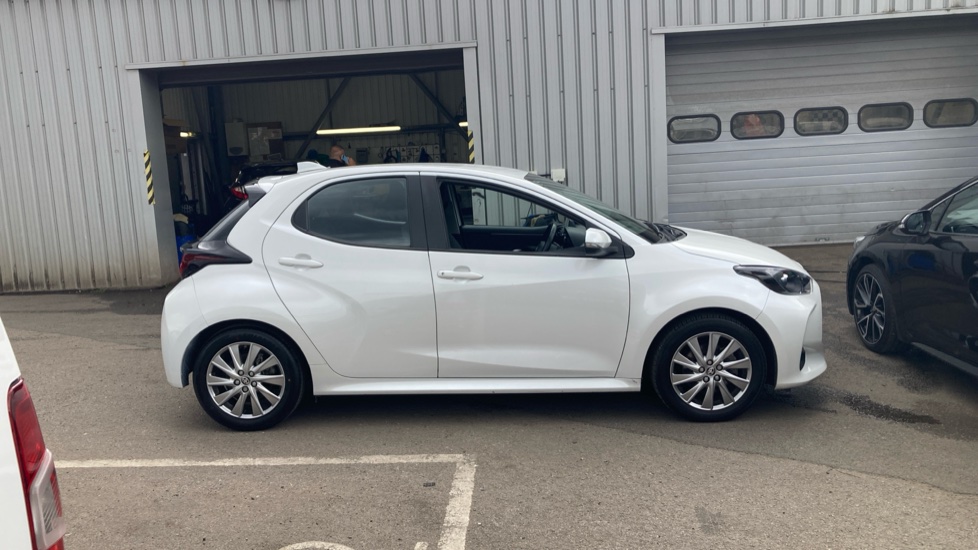 Toyota Yaris 1.5 Hybrid Icon 5dr CVT Hybrid Hatchback - Image 23