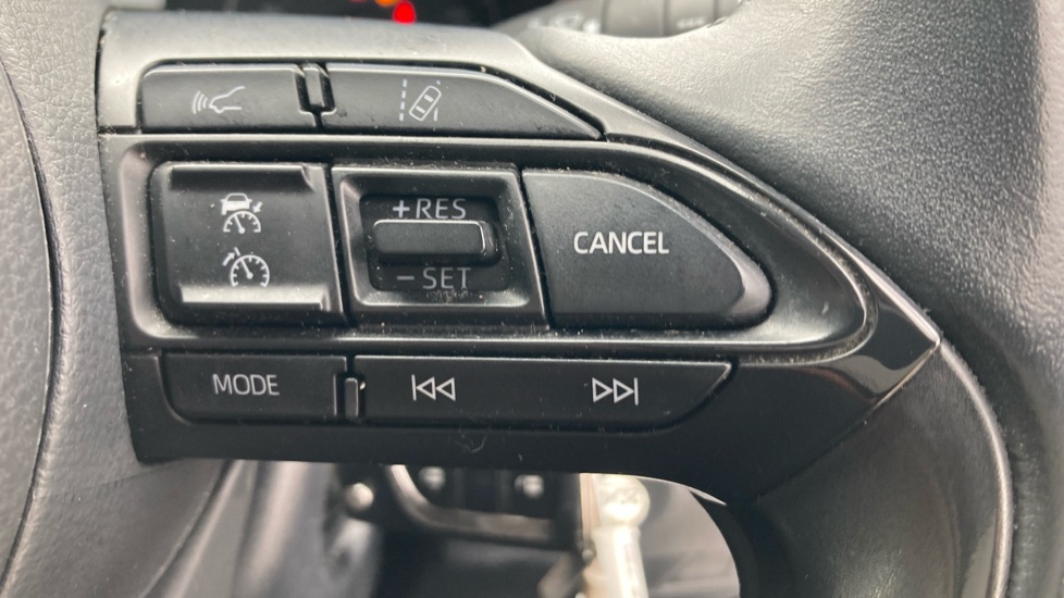Toyota Yaris 1.5 Hybrid Icon 5dr CVT Hybrid Hatchback - Image 31