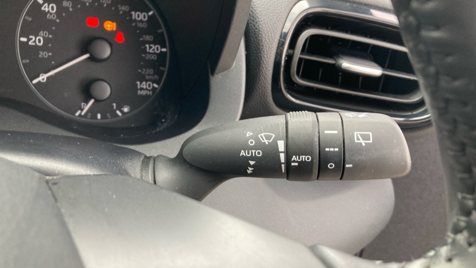 Toyota Yaris 1.5 Hybrid Icon 5dr CVT Hybrid Hatchback - Image 32