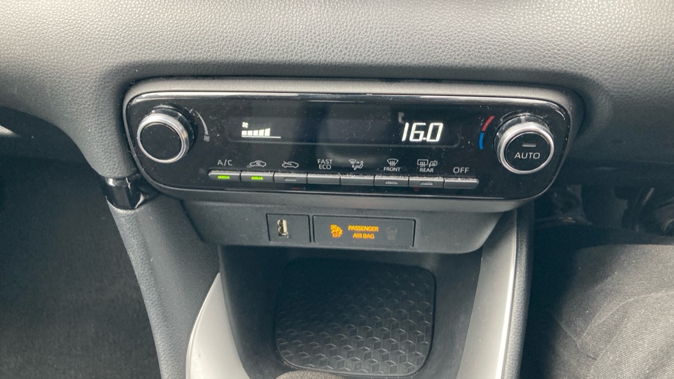 Toyota Yaris 1.5 Hybrid Icon 5dr CVT Hybrid Hatchback - Image 33