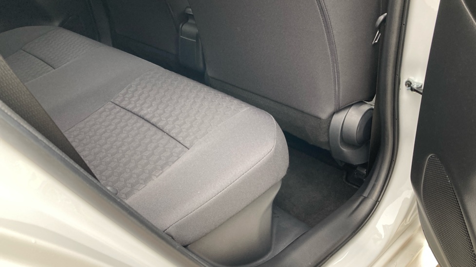 Toyota Yaris 1.5 Hybrid Design 5dr CVT Hybrid Hatchback - Image 8