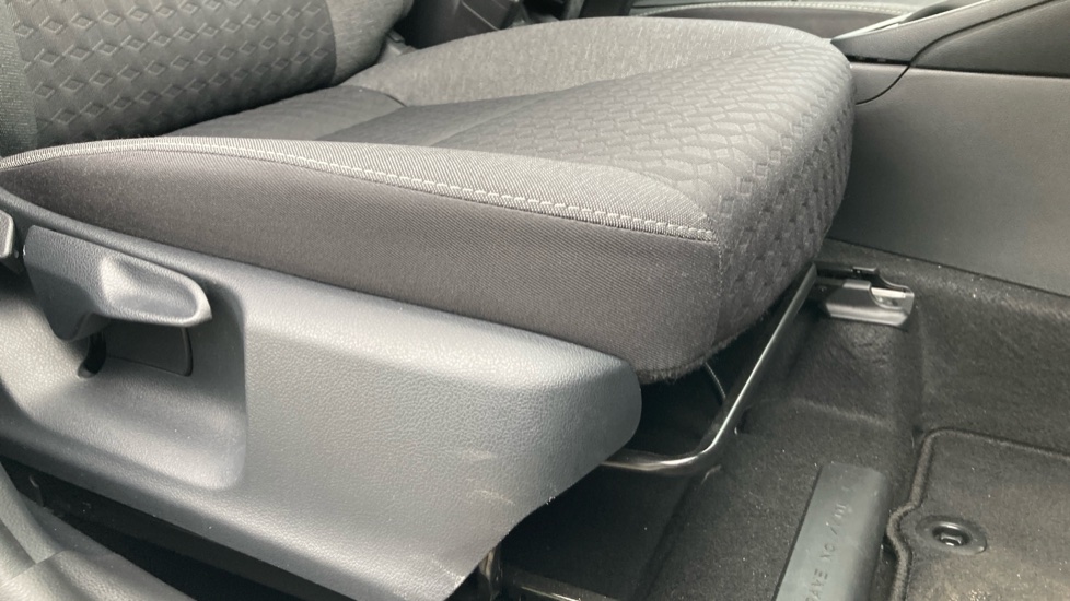 Toyota Yaris 1.5 Hybrid Design 5dr CVT Hybrid Hatchback - Image 17