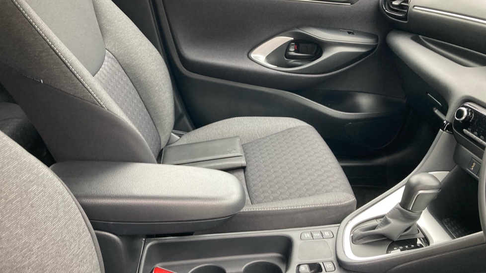 Toyota Yaris 1.5 Hybrid Design 5dr CVT Hybrid Hatchback - Image 18
