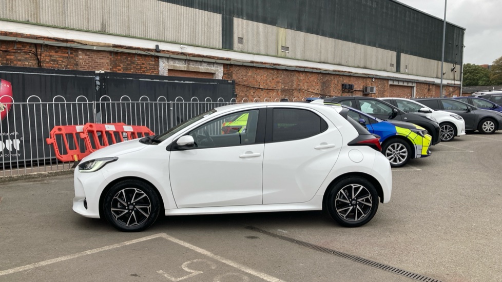 Toyota Yaris 1.5 Hybrid Design 5dr CVT Hybrid Hatchback - Image 24