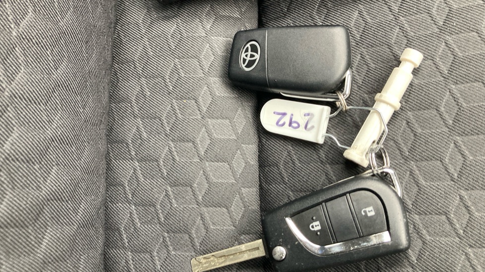 Toyota Yaris 1.5 Hybrid Design 5dr CVT Hybrid Hatchback - Image 28