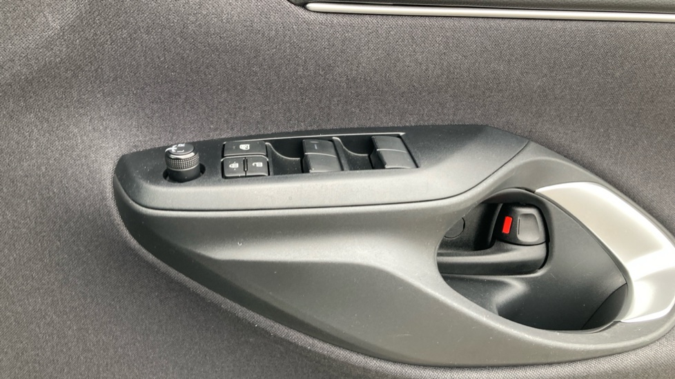 Toyota Yaris 1.5 Hybrid Design 5dr CVT Hybrid Hatchback - Image 30