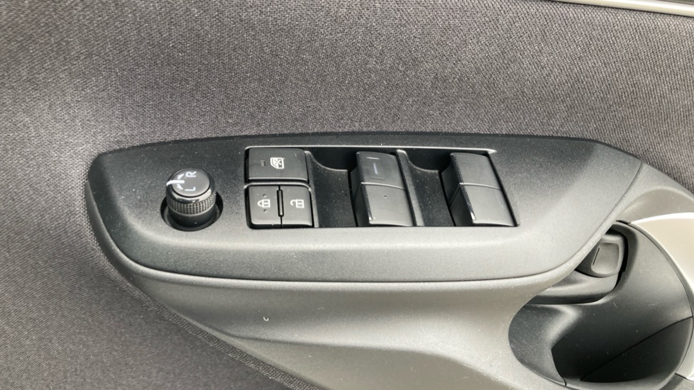 Toyota Yaris 1.5 Hybrid Design 5dr CVT Hybrid Hatchback - Image 32