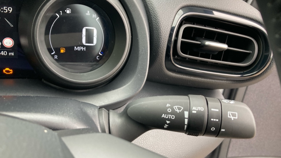 Toyota Yaris 1.5 Hybrid Design 5dr CVT Hybrid Hatchback - Image 34