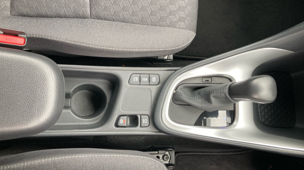 Toyota Yaris 1.5 Hybrid Design 5dr CVT Hybrid Hatchback - Image 39