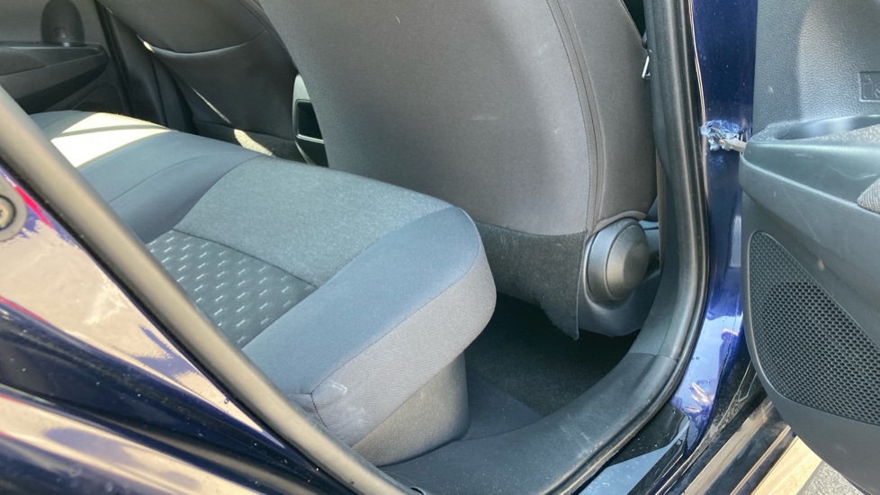Toyota Corolla 1.8 Hybrid Icon 5dr CVT Hybrid Hatchback - Image 8