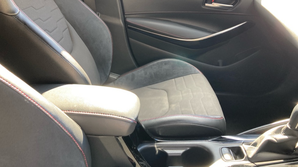 Toyota Corolla 1.8 VVT-i Hybrid Excel 5dr CVT Hybrid Hatchback - Image 18