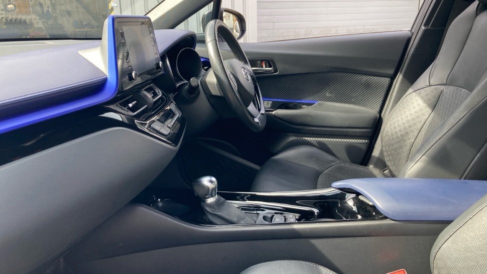 Toyota C-HR 1.8 Hybrid Dynamic 5dr CVT Hybrid Hatchback - Image 5