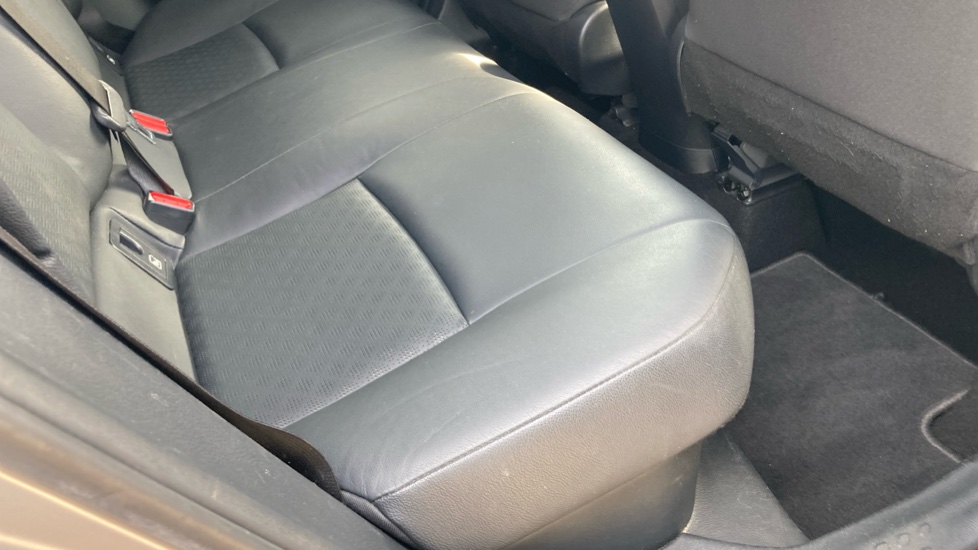 Toyota C-HR 1.8 Hybrid Dynamic 5dr CVT Hybrid Hatchback - Image 8