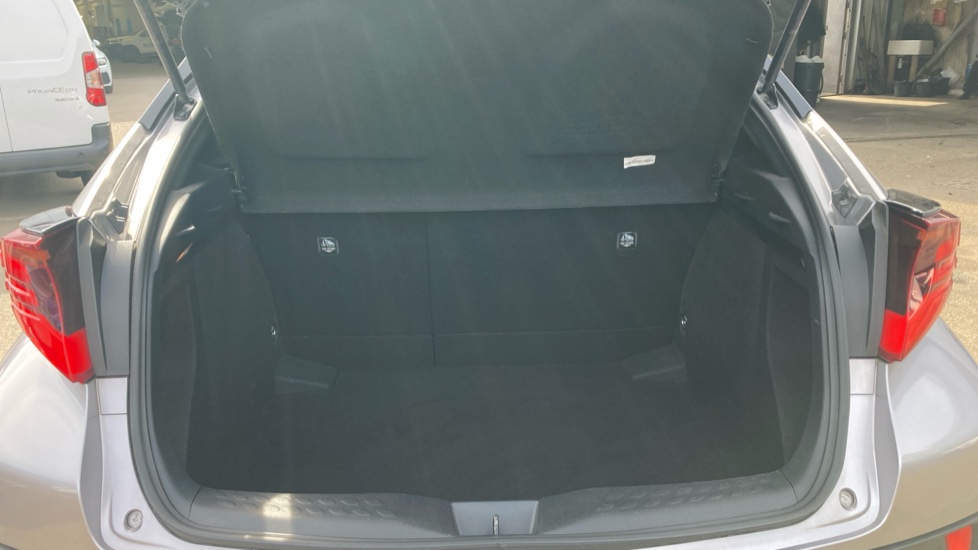 Toyota C-HR 1.8 Hybrid Dynamic 5dr CVT Hybrid Hatchback - Image 13