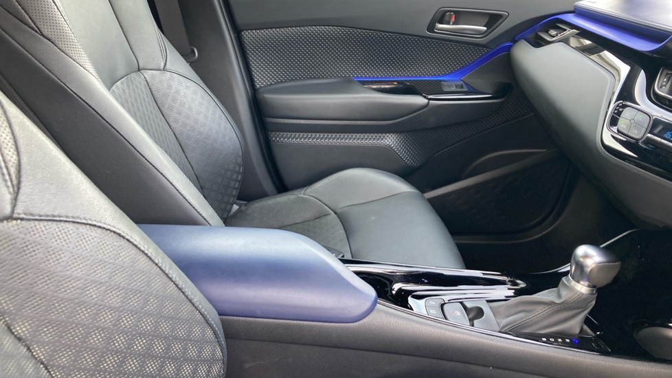 Toyota C-HR 1.8 Hybrid Dynamic 5dr CVT Hybrid Hatchback - Image 18