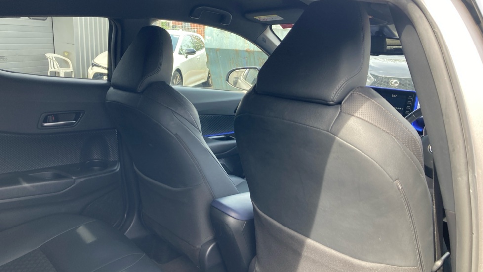 Toyota C-HR 1.8 Hybrid Dynamic 5dr CVT Hybrid Hatchback - Image 19