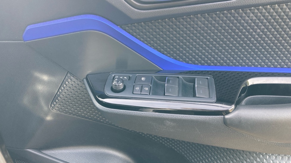 Toyota C-HR 1.8 Hybrid Dynamic 5dr CVT Hybrid Hatchback - Image 20