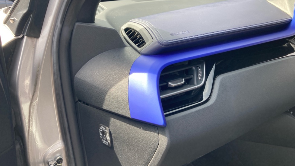 Toyota C-HR 1.8 Hybrid Dynamic 5dr CVT Hybrid Hatchback - Image 27