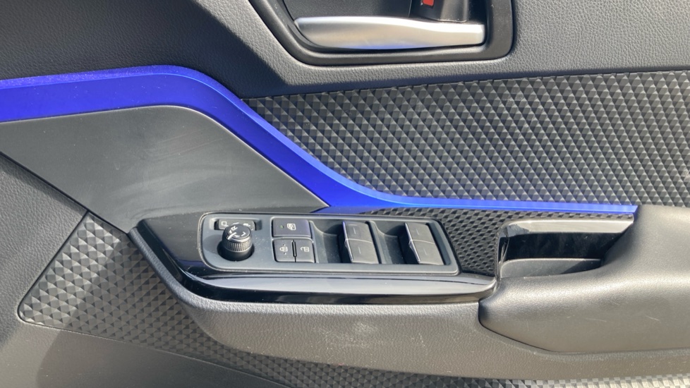 Toyota C-HR 1.8 Hybrid Dynamic 5dr CVT Hybrid Hatchback - Image 29