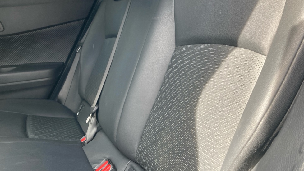Toyota C-HR 1.8 Hybrid Dynamic 5dr CVT Hybrid Hatchback - Image 39