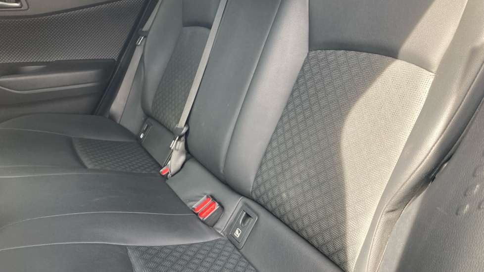 Toyota C-HR 1.8 Hybrid Dynamic 5dr CVT Hybrid Hatchback - Image 40