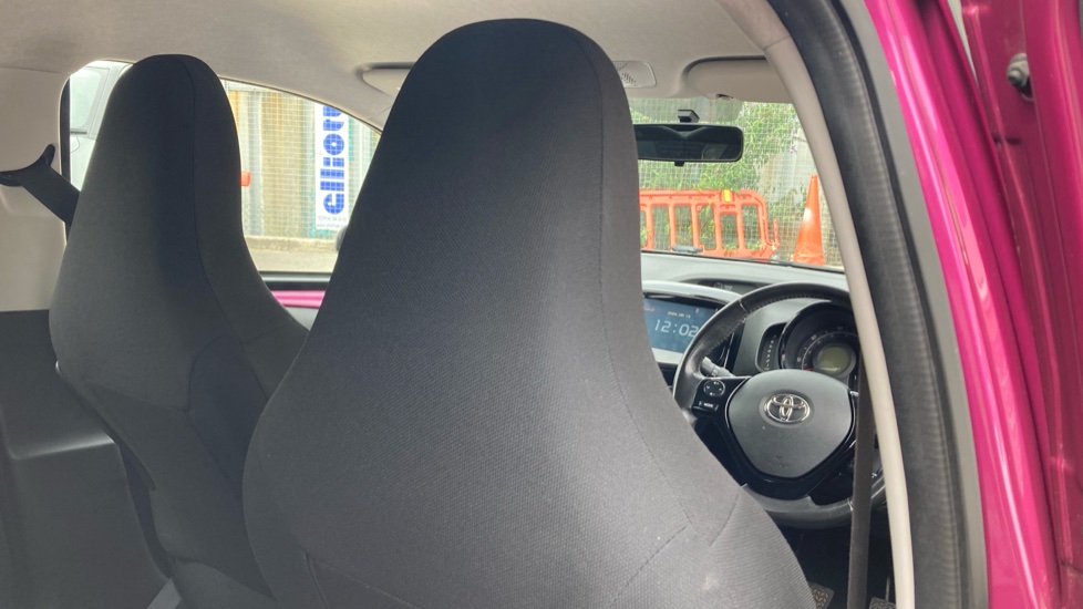Toyota Aygo 1.0 VVT-i X-Cite 5 5dr Petrol Hatchback - Image 19