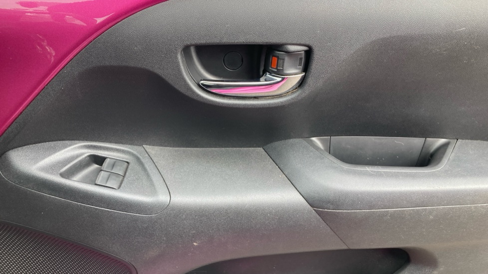 Toyota Aygo 1.0 VVT-i X-Cite 5 5dr Petrol Hatchback - Image 30