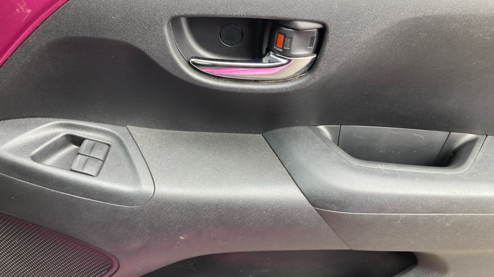 Toyota Aygo 1.0 VVT-i X-Cite 5 5dr Petrol Hatchback - Image 32