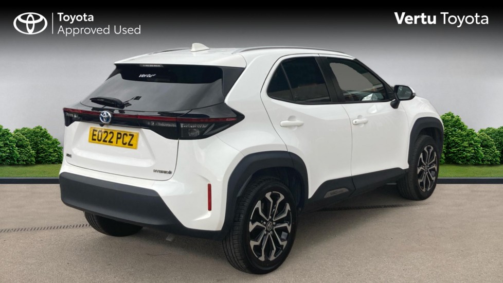 Toyota Yaris Cross 1.5 Hybrid Design 5dr CVT Hybrid Estate - Image 2
