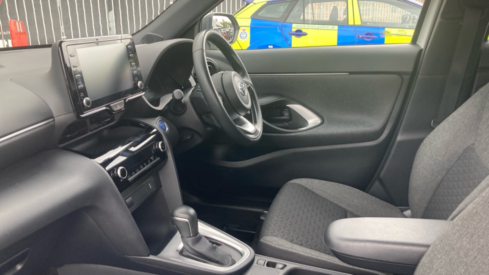 Toyota Yaris Cross 1.5 Hybrid Design 5dr CVT Hybrid Estate - Image 5