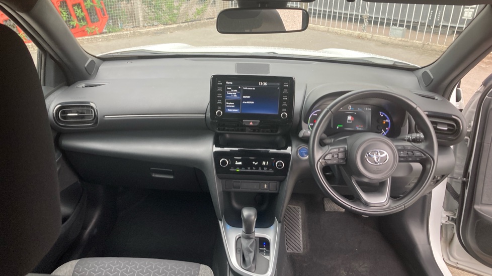 Toyota Yaris Cross 1.5 Hybrid Design 5dr CVT Hybrid Estate - Image 6