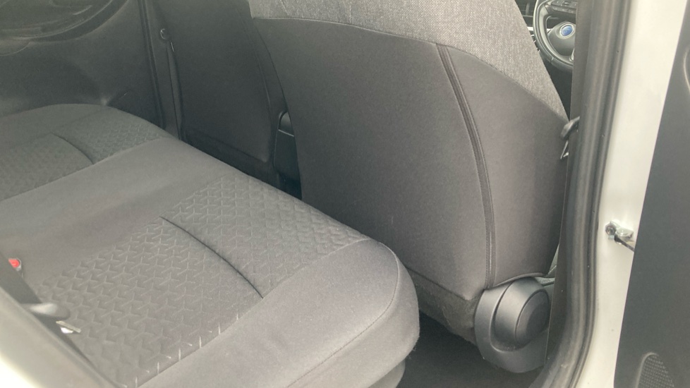 Toyota Yaris Cross 1.5 Hybrid Design 5dr CVT Hybrid Estate - Image 8
