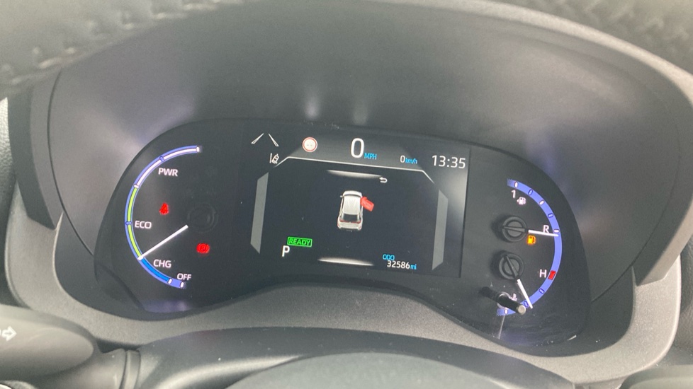 Toyota Yaris Cross 1.5 Hybrid Design 5dr CVT Hybrid Estate - Image 11
