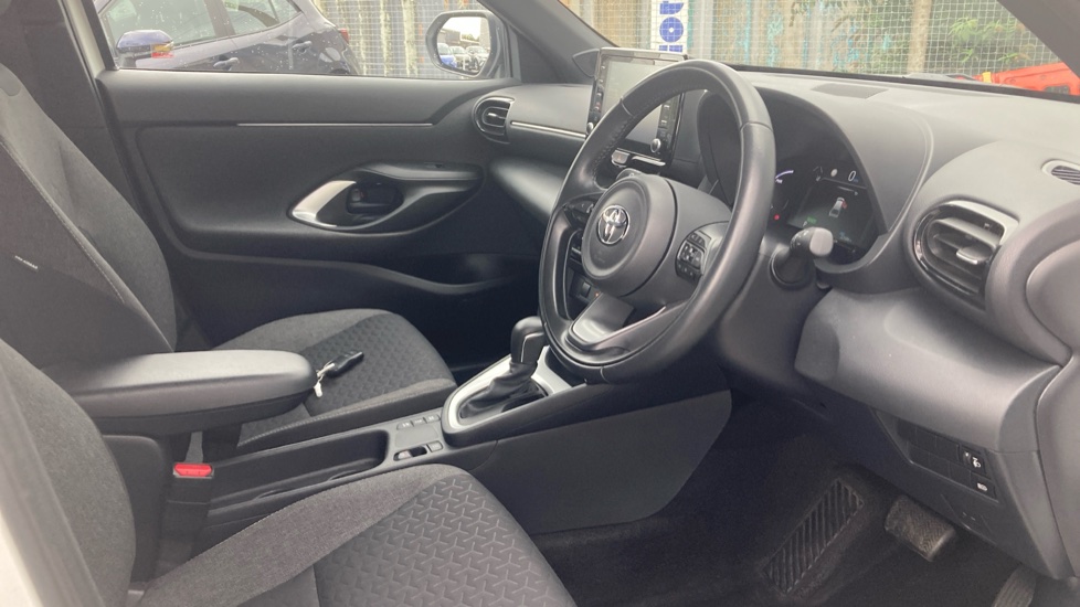 Toyota Yaris Cross 1.5 Hybrid Design 5dr CVT Hybrid Estate - Image 12