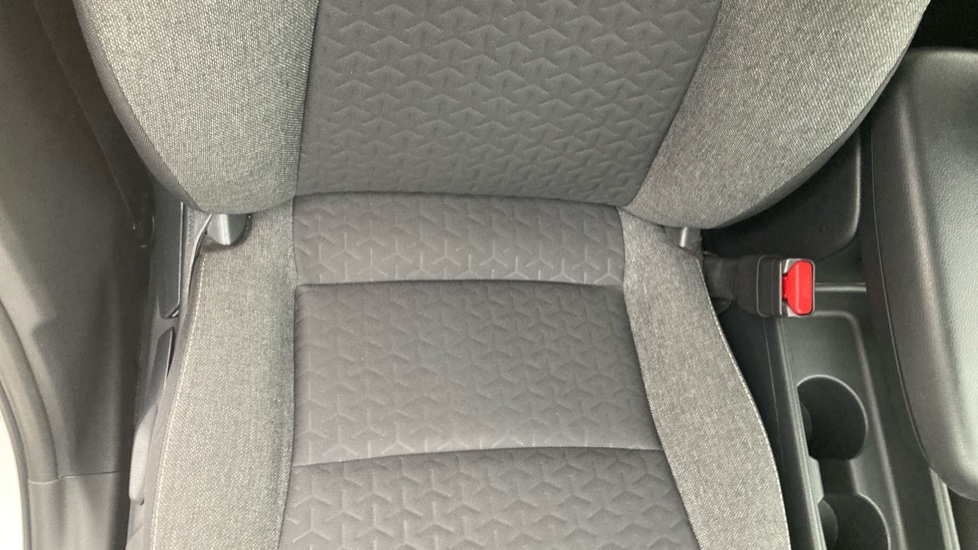 Toyota Yaris Cross 1.5 Hybrid Design 5dr CVT Hybrid Estate - Image 14