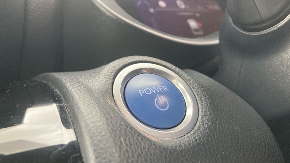 Toyota Yaris Cross 1.5 Hybrid Design 5dr CVT Hybrid Estate - Image 16