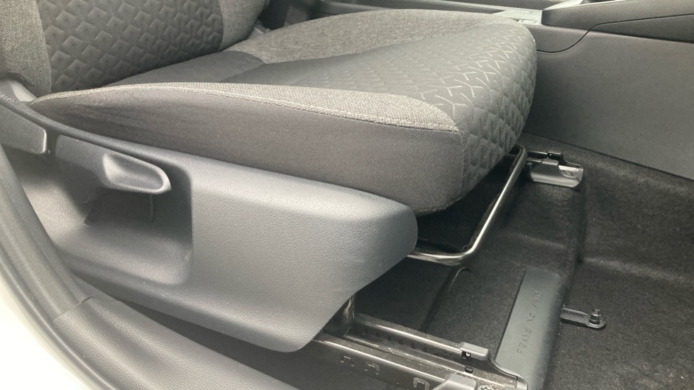 Toyota Yaris Cross 1.5 Hybrid Design 5dr CVT Hybrid Estate - Image 17