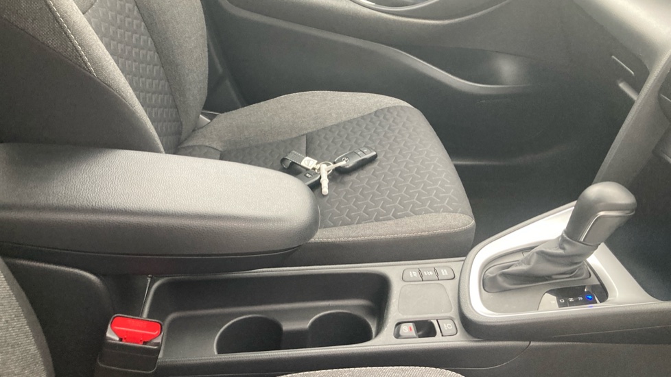 Toyota Yaris Cross 1.5 Hybrid Design 5dr CVT Hybrid Estate - Image 18